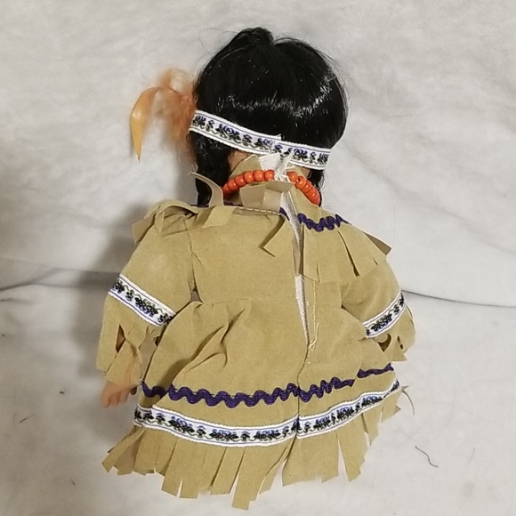 Goldenvale Native American Doll "Aileen" - Picture 7 of 12